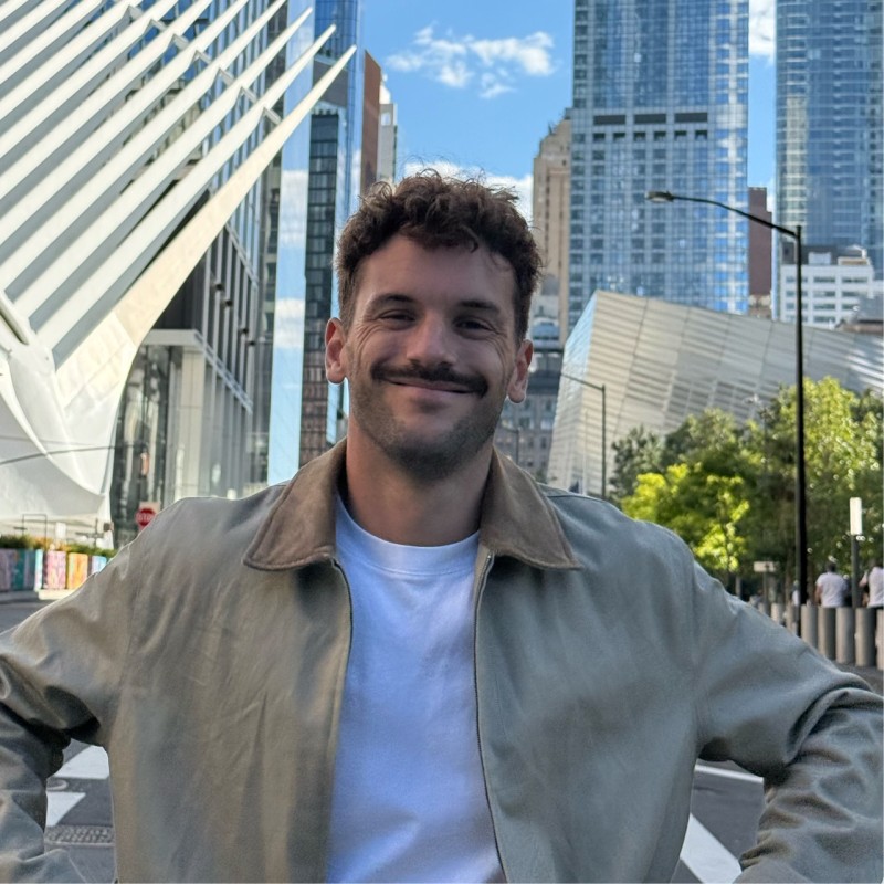 Justin Jonkman, Google Ads specialist, standing on a city street